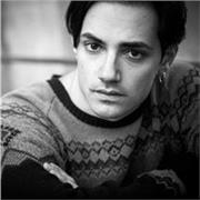 Attore diplomato presso l' Accademia  Silvio d'Amico  impartisce lezioni di dizione, respirazione e corretta impostazione vocale